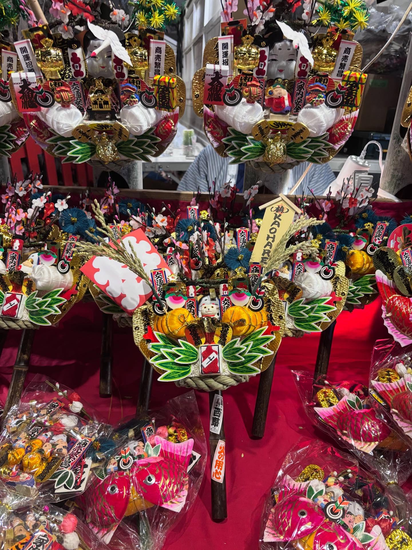 こんにちは！今日はお向かいの  #鴻神社 で、  #酉の市 が行われていました！営業後に社員みんなで熊手を購入しに参拝しました⛩今後も皆さまとのご縁がありますように賃貸ならいい部屋ネット鴻巣店へ！ #いい部屋ネット #鴻巣 #賃貸 #お部屋探し #埼玉